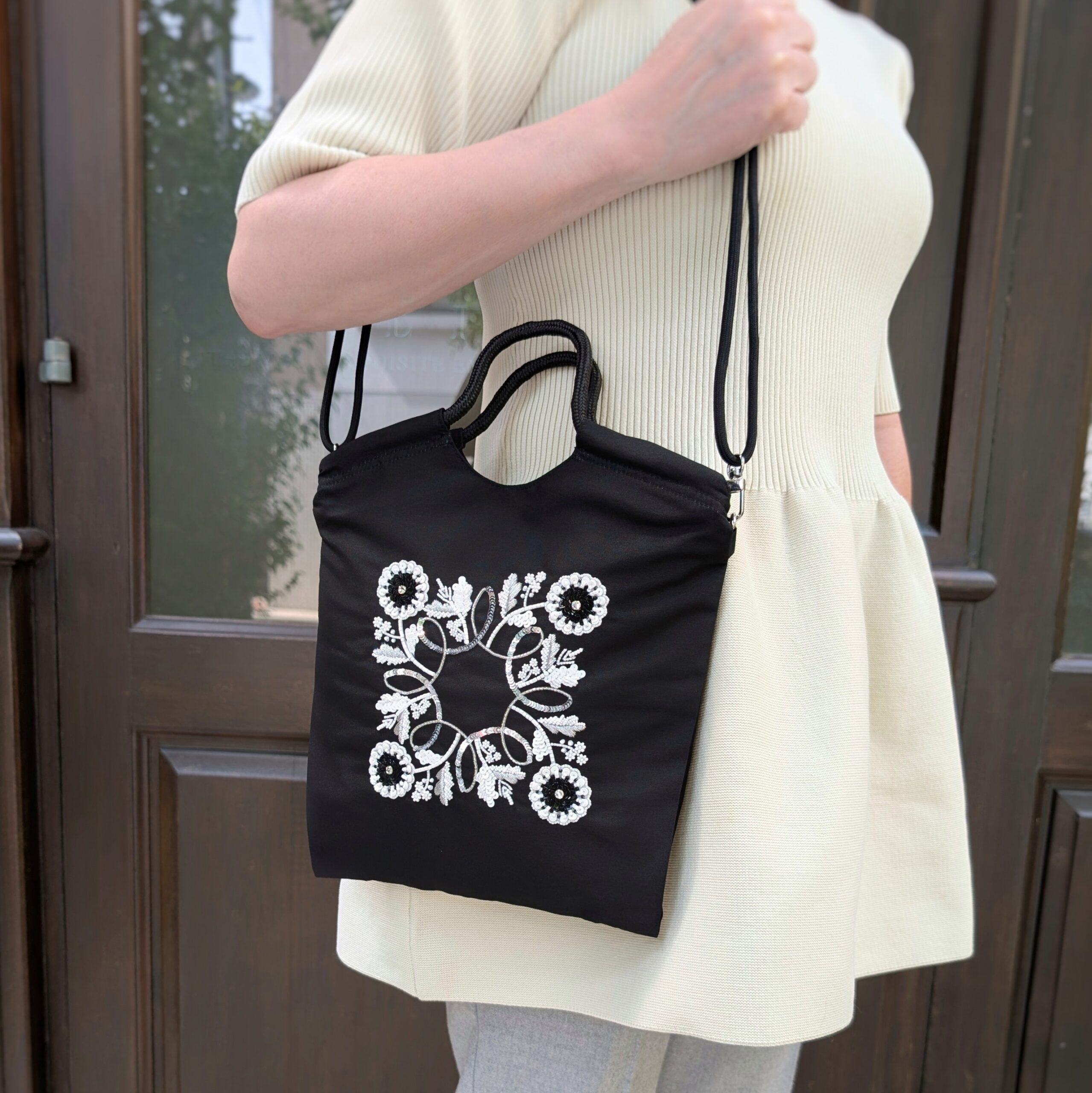新品 ニュースペーパーバッグ モーターオイル カストロール チェーンステッチ刺繍 新商品のご紹介|チリアの最新情報 |オートクチュールビーズ